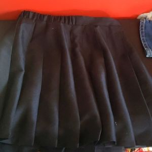 Black pleated skirt